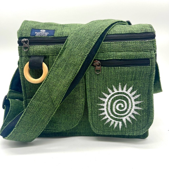 Chic Green Crossbody Bag with Spiral Accent, Handmade Multi-pocket EverydayBag - Picture 3 of 15